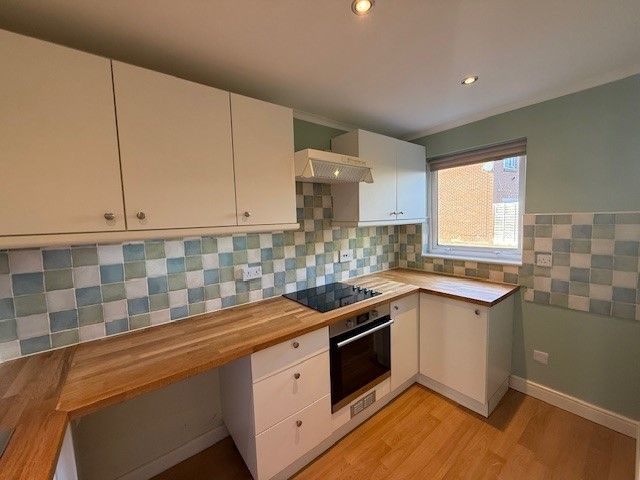 Property photo 3 of 9 Kitchen