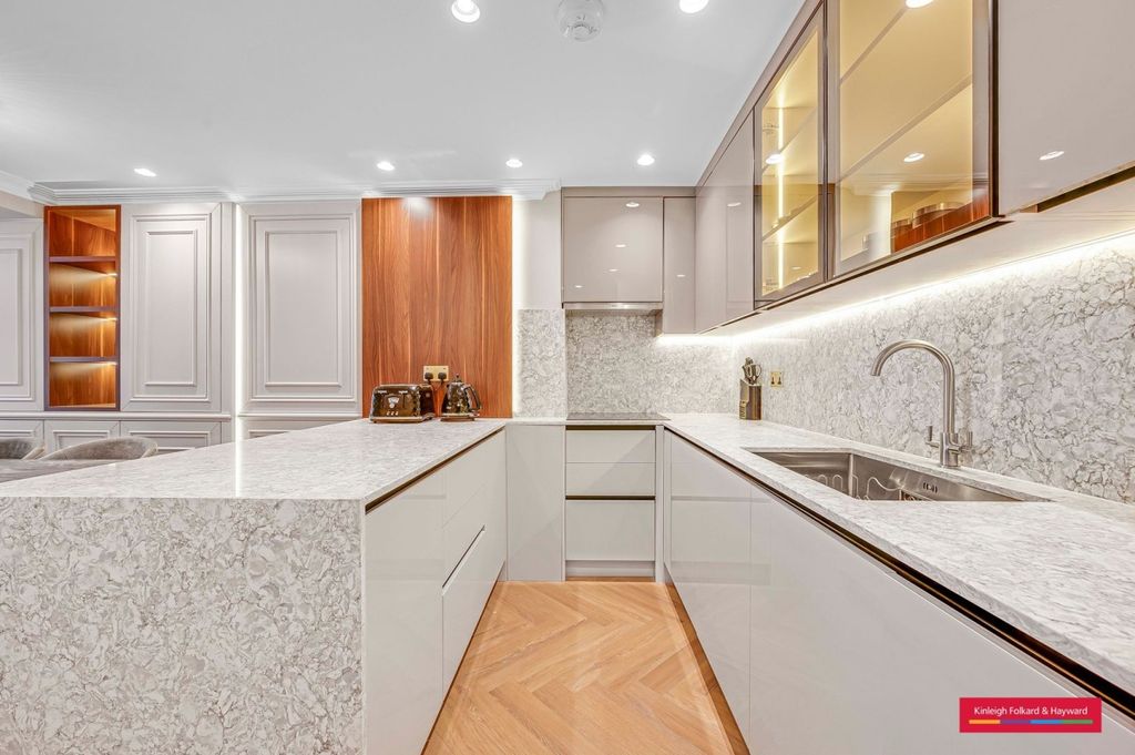 Property photo 3 of 10 Picture 3