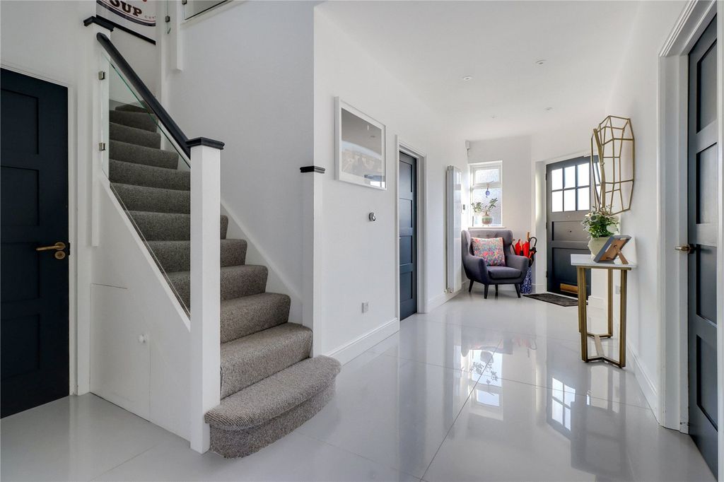 Property photo 2 of 26 Picture No. 15