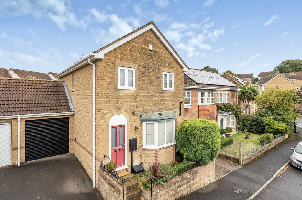 Property photo 1 of 31 1347021-1-68c0638...