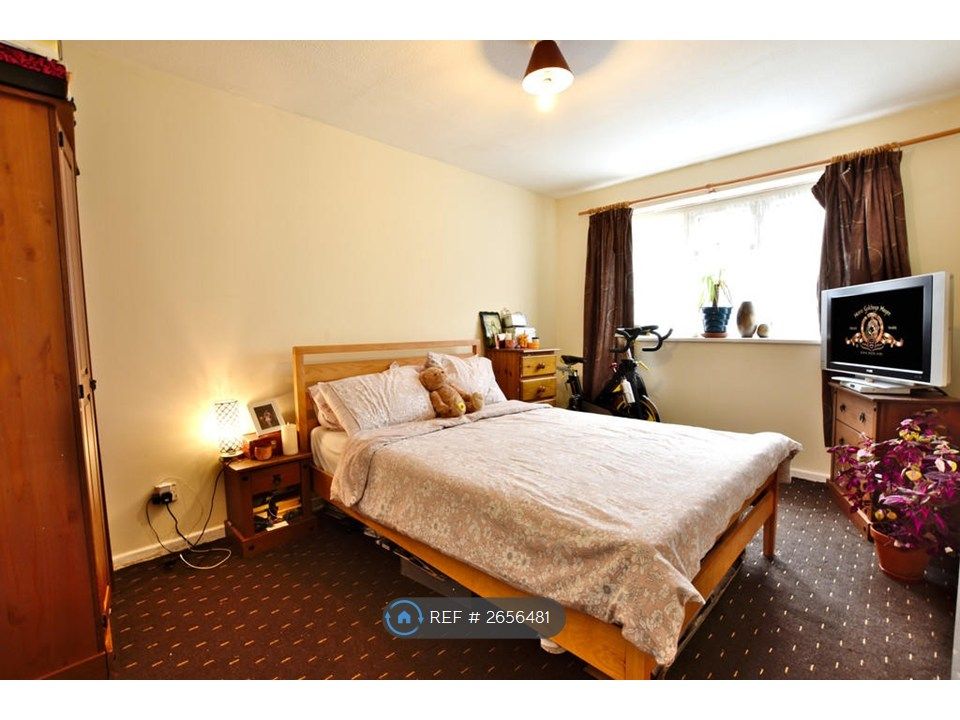 Property photo 3 of 8 Bed Room