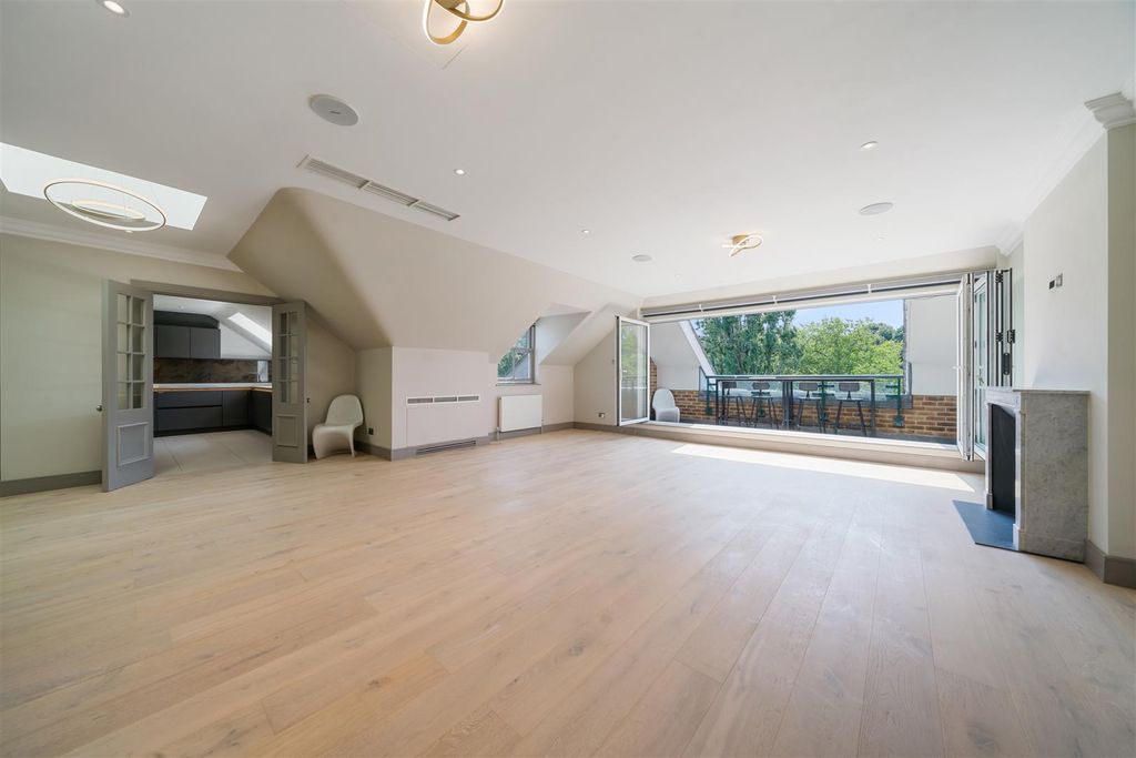 Property photo 1 of 18 Flat 18, 17-19 Elsworthy Road Nw3 3Ds-No Watermark