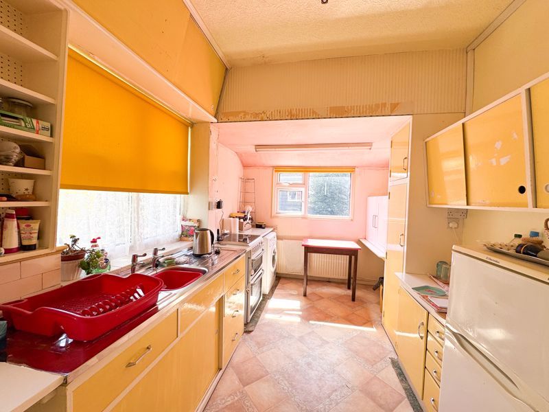 Property photo 3 of 14 Kitchen
