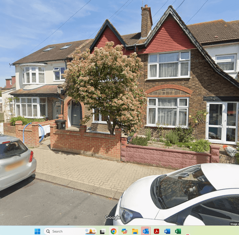 Property photo 1 of 13 Nelsons Are Proud To Present This Beautifully Refurbished Split Level Three Bedroom Two Bathroom Flat With A Large Garden That Is Situated Within Minutes Of The Highly Sought After Furzedown Area Of Streatham.
