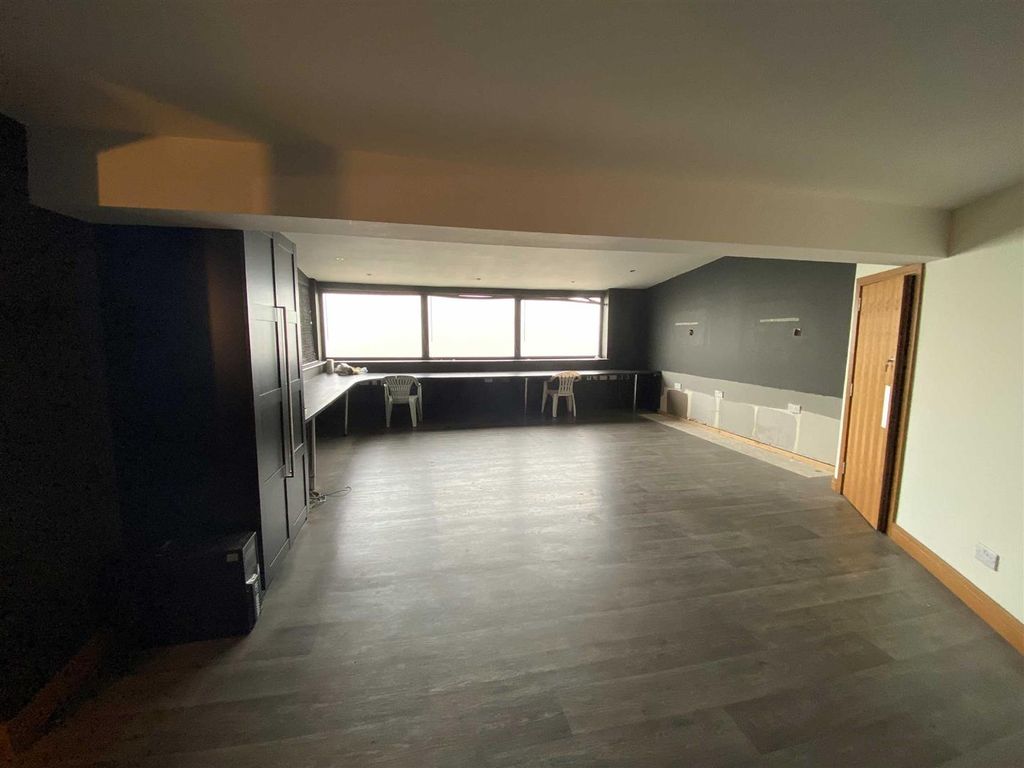 Property photo 3 of 3