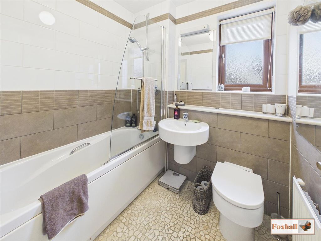 Property photo 3 of 11 Bathroom