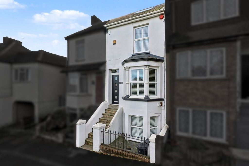 Property photo 1 of 34