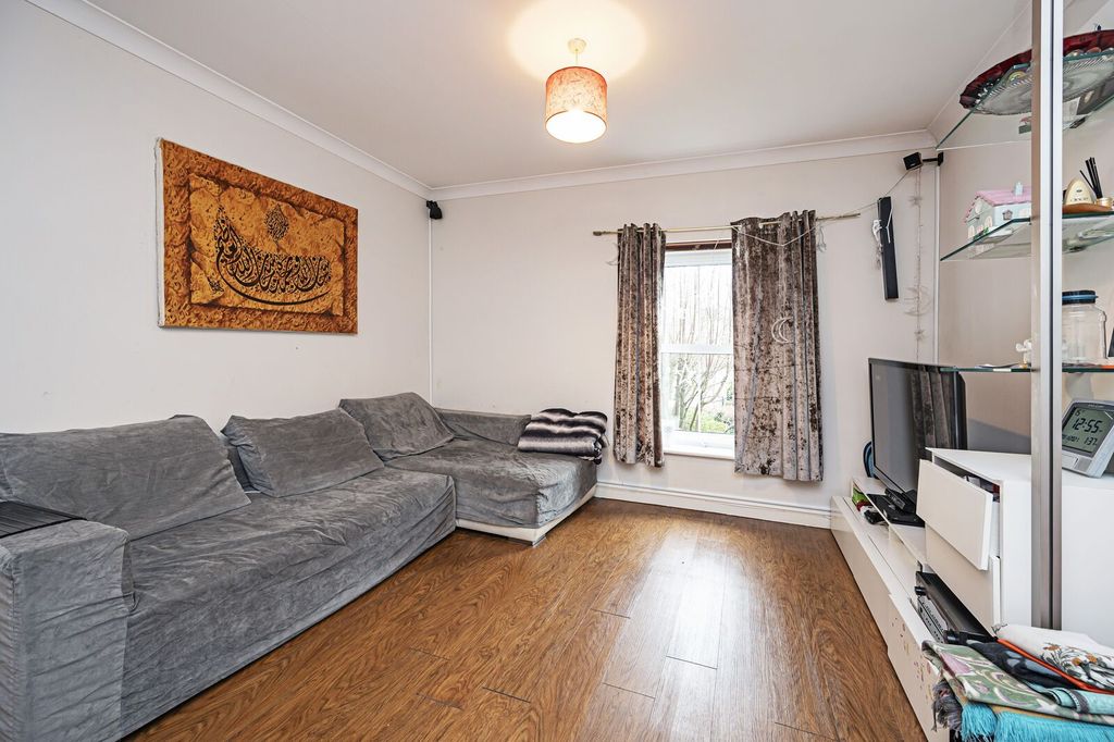 Property photo 2 of 9