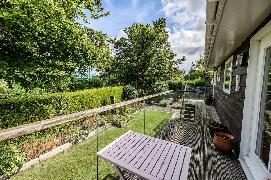 Property photo 3 of 27 Terrace / Patio
