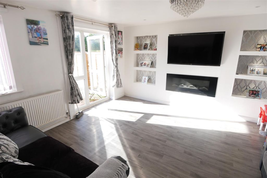 Property photo 2 of 9 Living Room