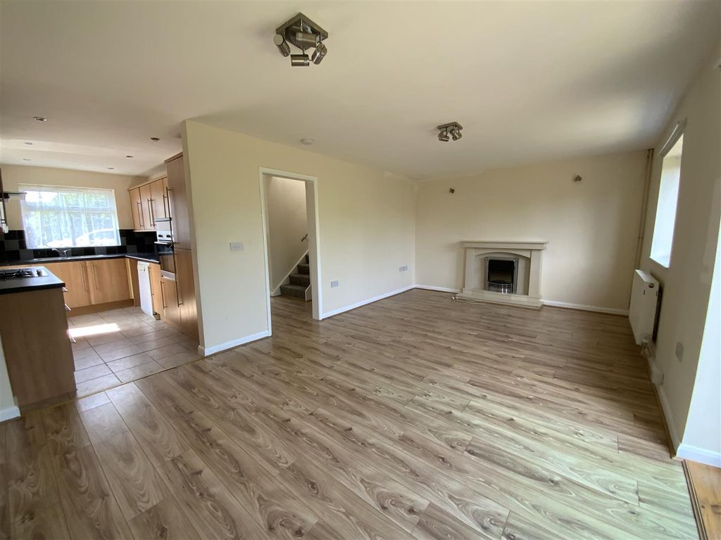Property photo 3 of 11 Lounge/ Dining Room