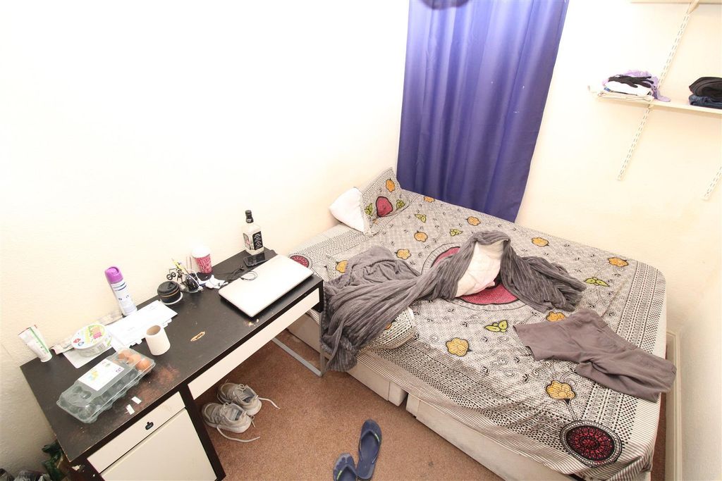 Property photo 1 of 5 Room 5.Jpg