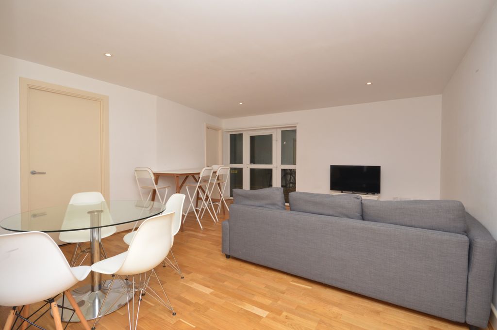 Property photo 1 of 9 2 Double Bedroom Apartment To Rent