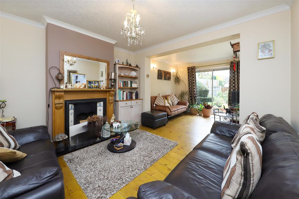 Property photo 2 of 11