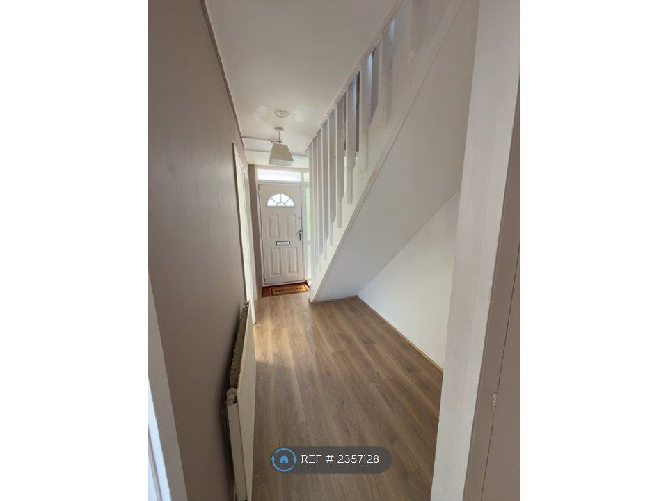 Property photo 3 of 28 Ground Floor