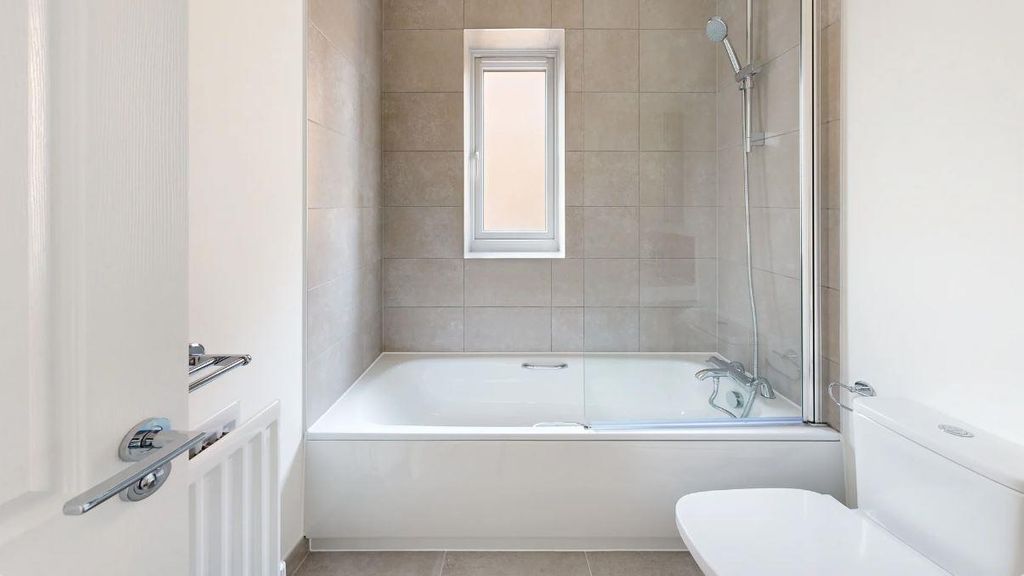 Property photo 3 of 6 Bathroom.Jpg