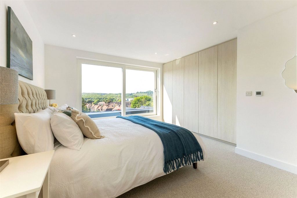 Property photo 2 of 13 Show Home