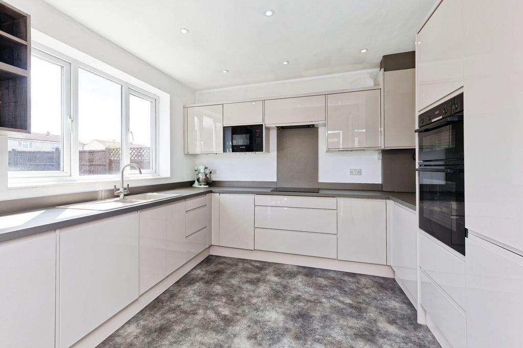 Property photo 3 of 16 Pbox-Img.Jpg