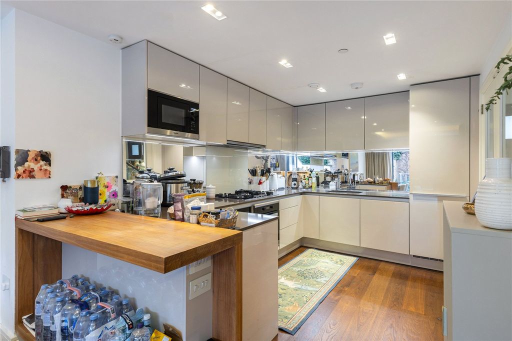 Property photo 3 of 22 Reception/Kitchen