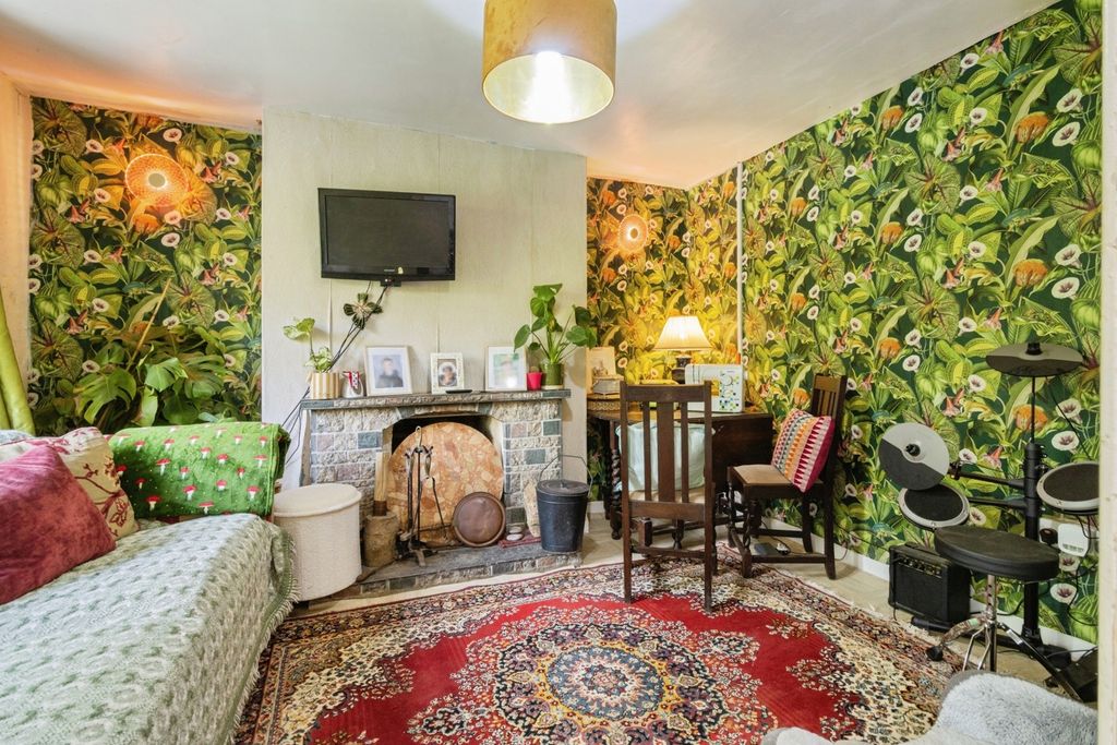 Property photo 3 of 19 Pbox-Img.Jpg