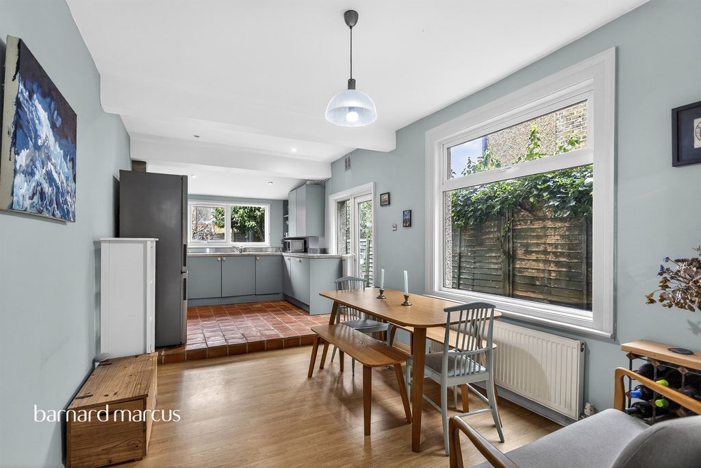 Property photo 2 of 25