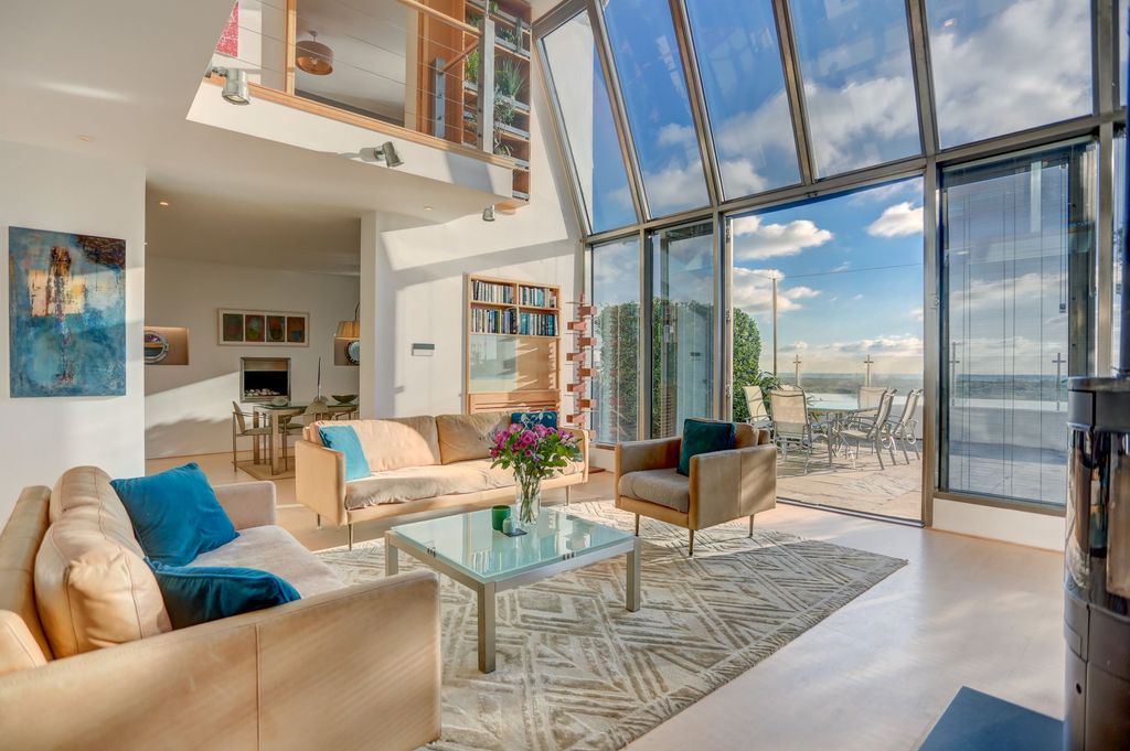 Property photo 3 of 36