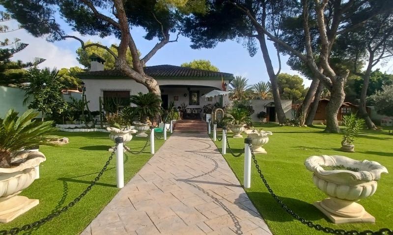Property photo 2 of 40