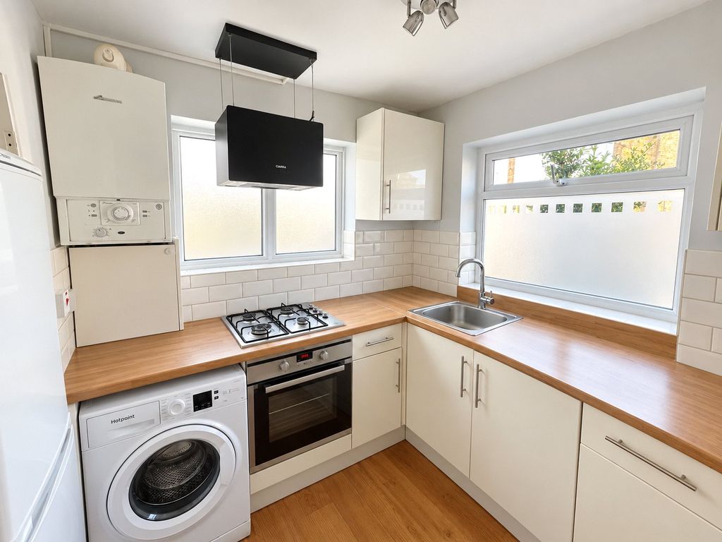 Property photo 3 of 7 Kitchen