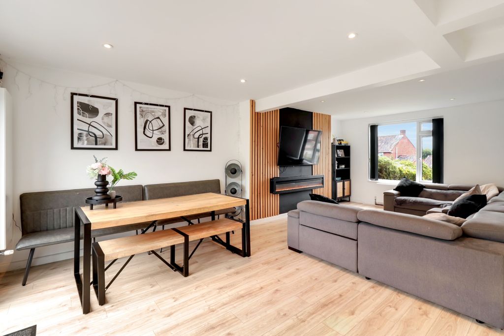 Property photo 2 of 17 Dining Area