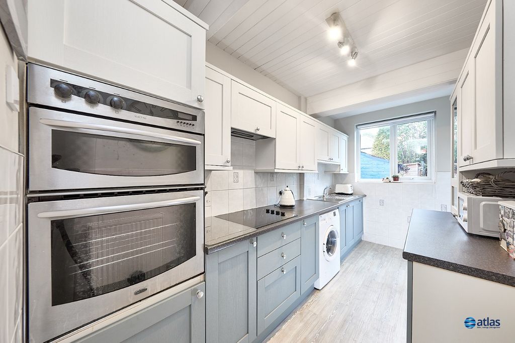 Property photo 2 of 16 Kitchen