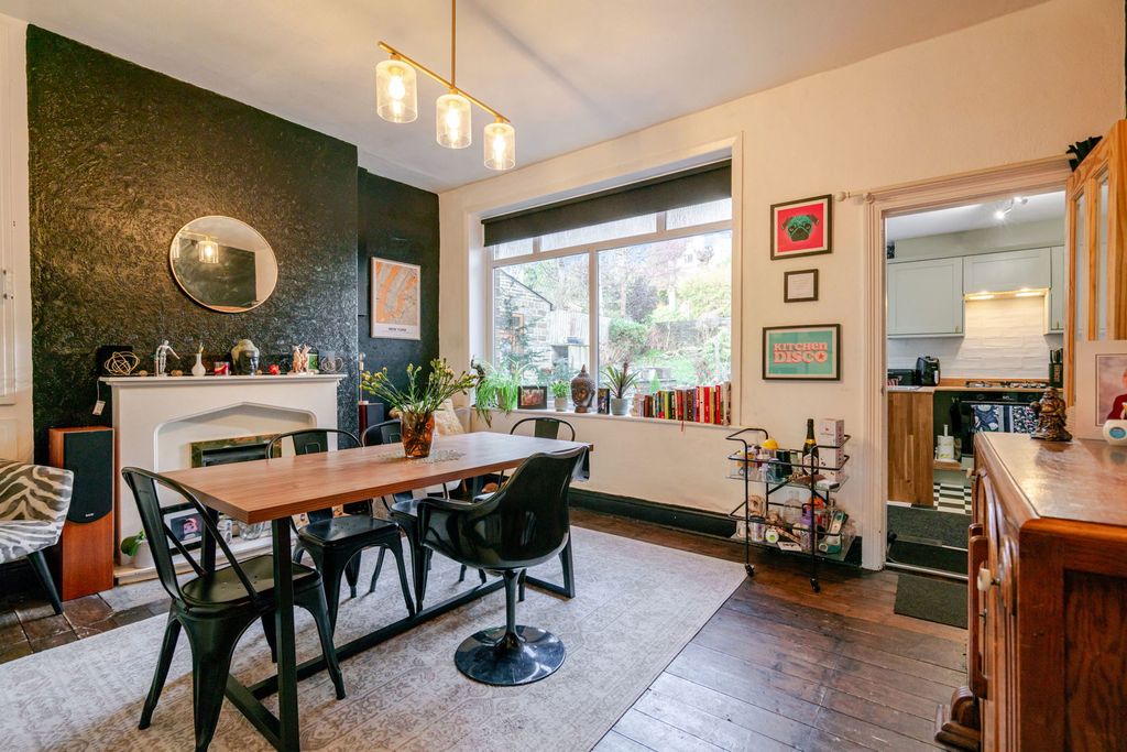 Property photo 3 of 37