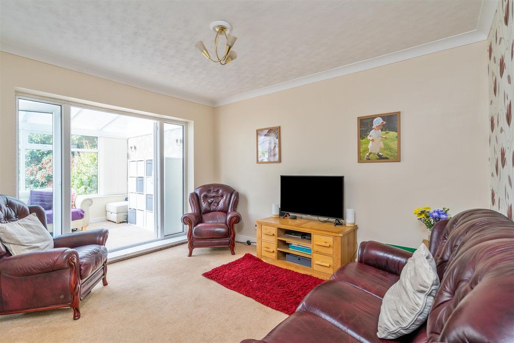 Property photo 3 of 11 55 Hurdis Road_11.Jpg