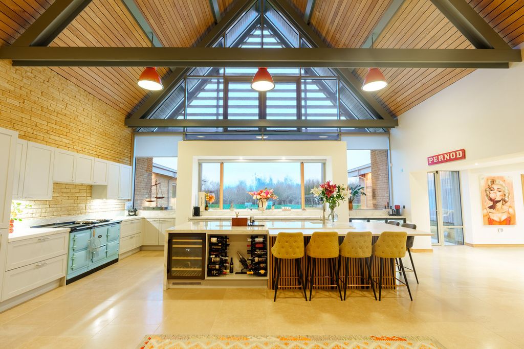 Property photo 2 of 20