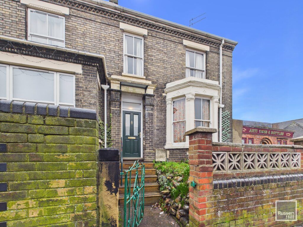 Property photo 1 of 17