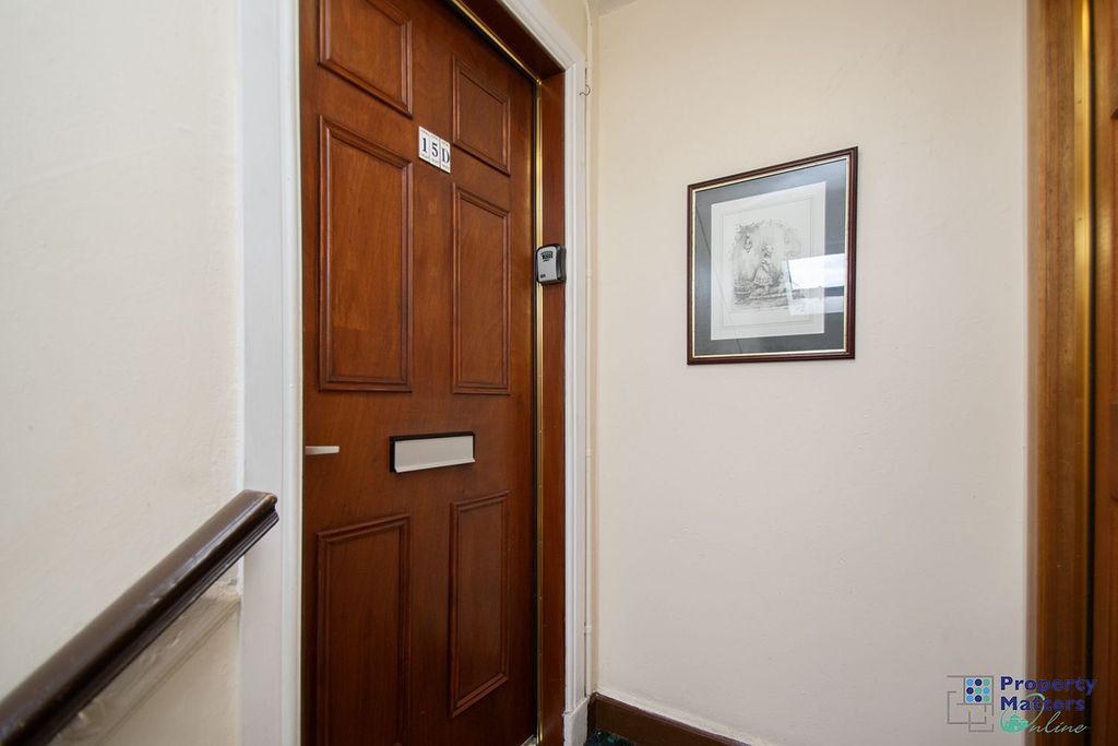Property photo 2 of 10 Landing