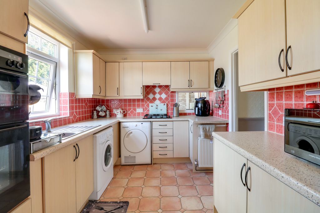 Property photo 2 of 13 Modern Fitted Kitchen