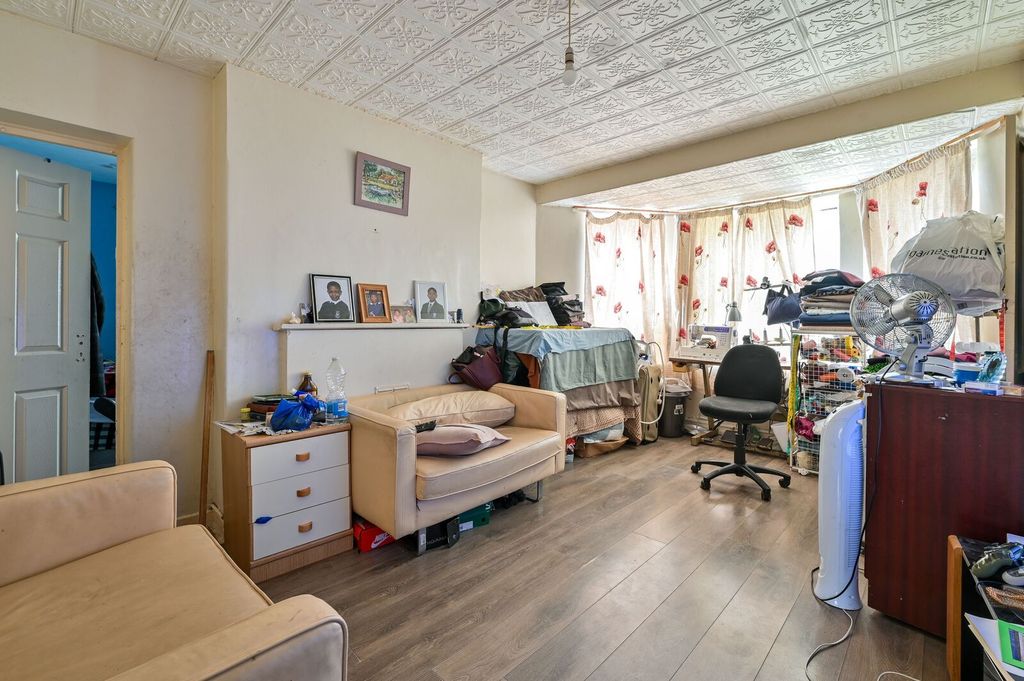 Property photo 1 of 3
