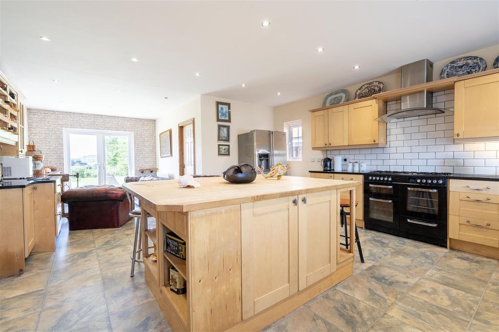 Property photo 3 of 12 Kitchen/Diner