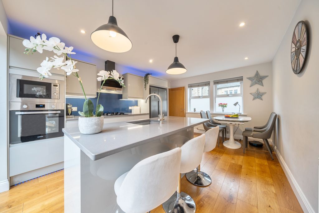 Property photo 3 of 20 Kitchen Diner 1