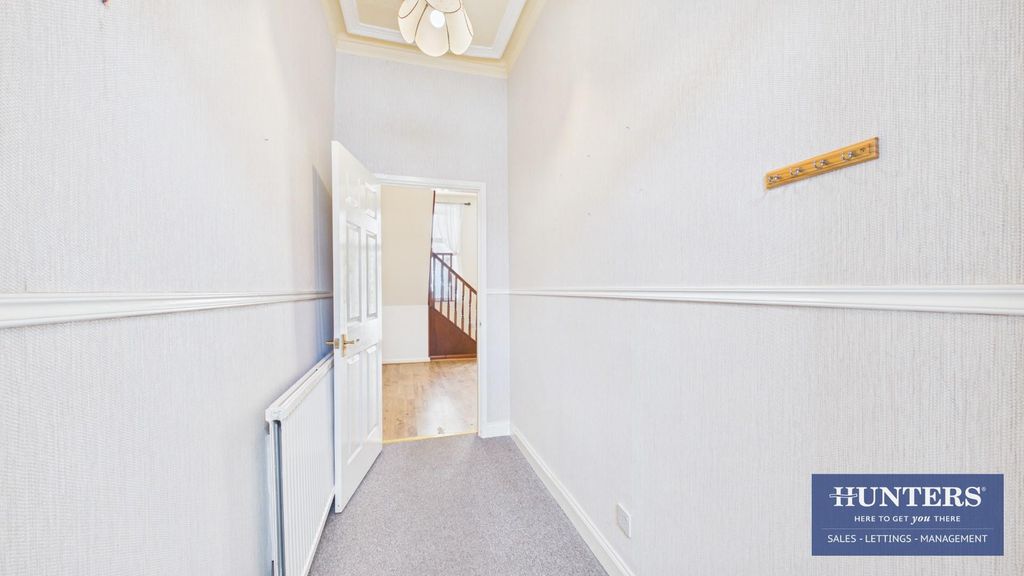 Property photo 2 of 21 Hallway