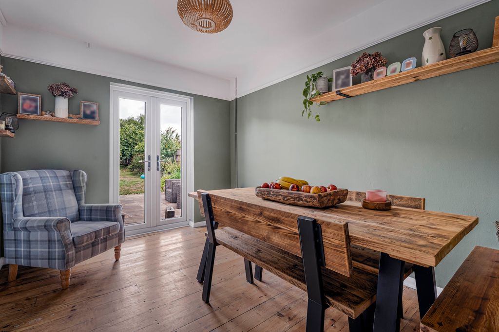 Property photo 3 of 19 Dining Room