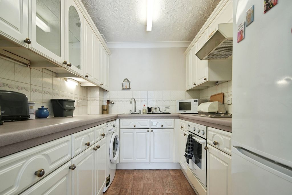 Property photo 2 of 28 Kitchen