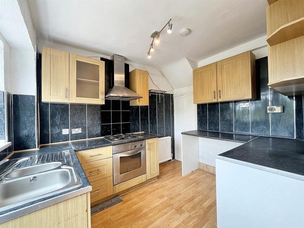 Property photo 2 of 21 2F287B10-6978-4035-828d-A50Cee243c37.Jpg
