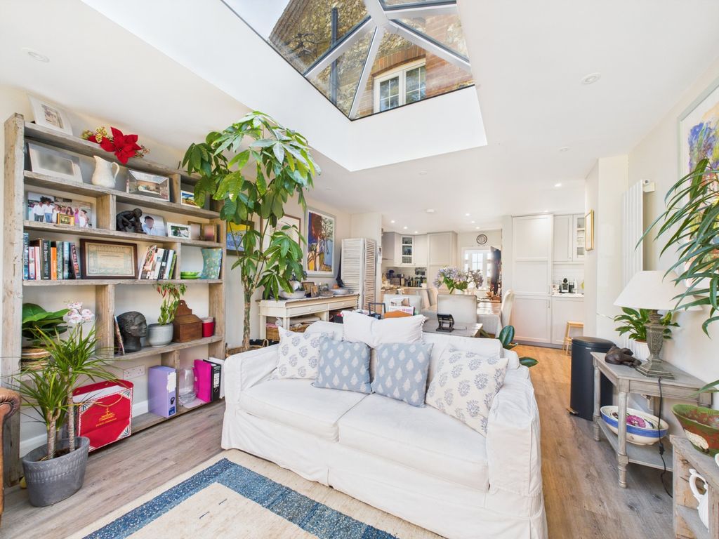 Property photo 2 of 16 30003260-Hr-2