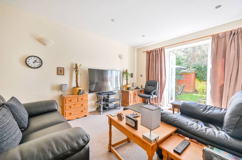 Property photo 3 of 12
