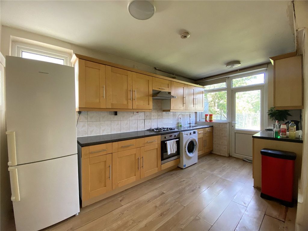 Property photo 2 of 9 Kitchen