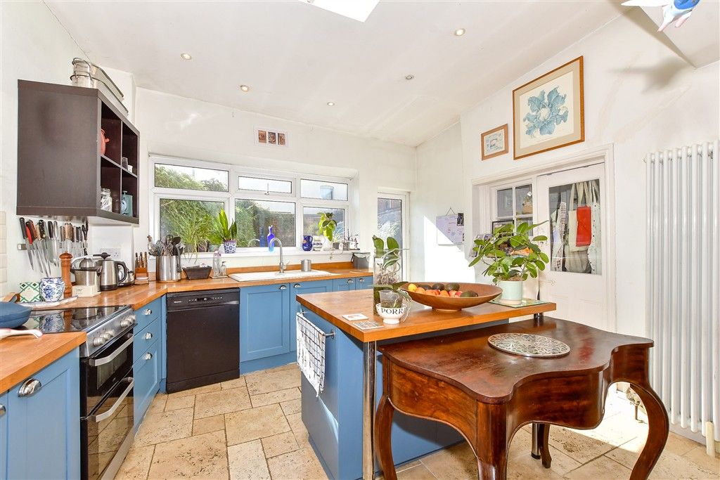 Property photo 3 of 9 Kitchen