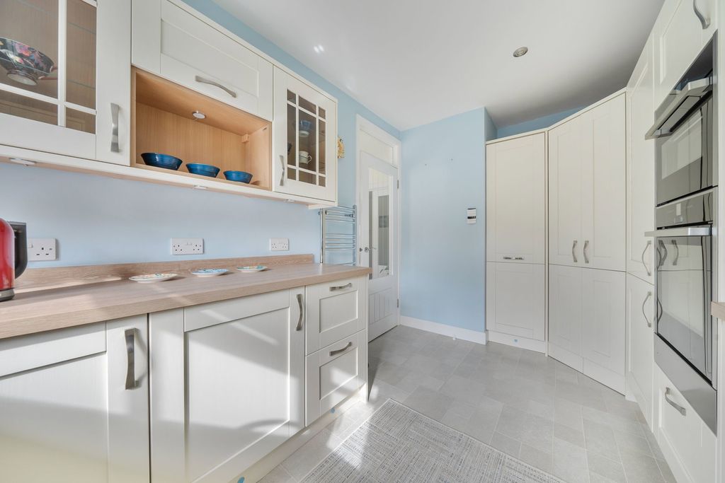 Property photo 3 of 23