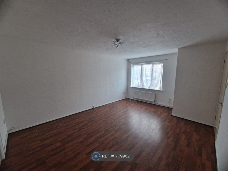 Property photo 3 of 16 Living Room