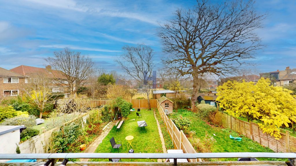 Property photo 2 of 33